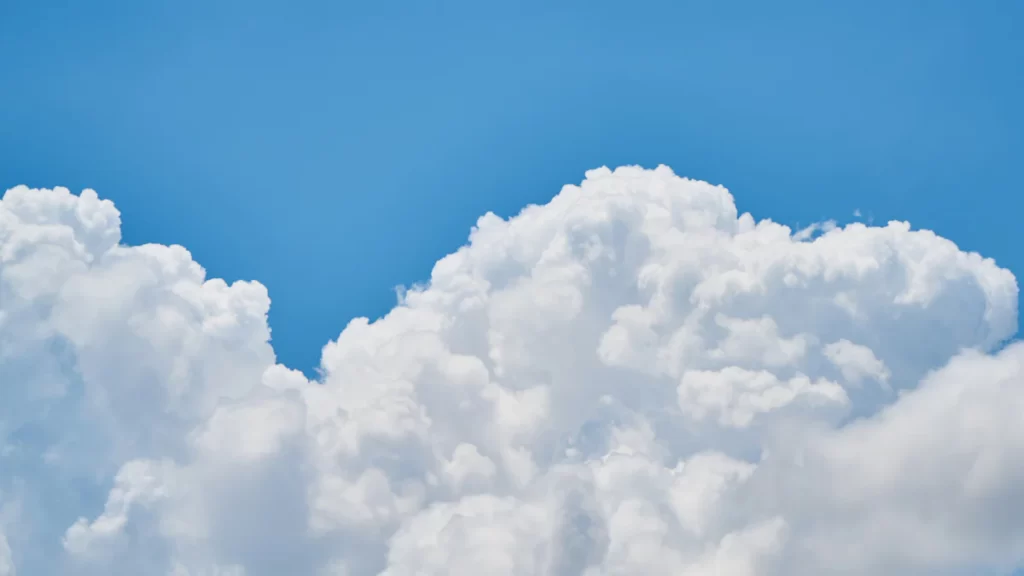Penerapan Teknologi Cloud dalam Bisnis: Manfaat dan Tantangan